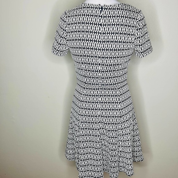 41 Hawthorn Dress MEDIUM Blue & White Short Sleeve Knit Fit & Flare V-Neck Zip - Picture 2 of 6